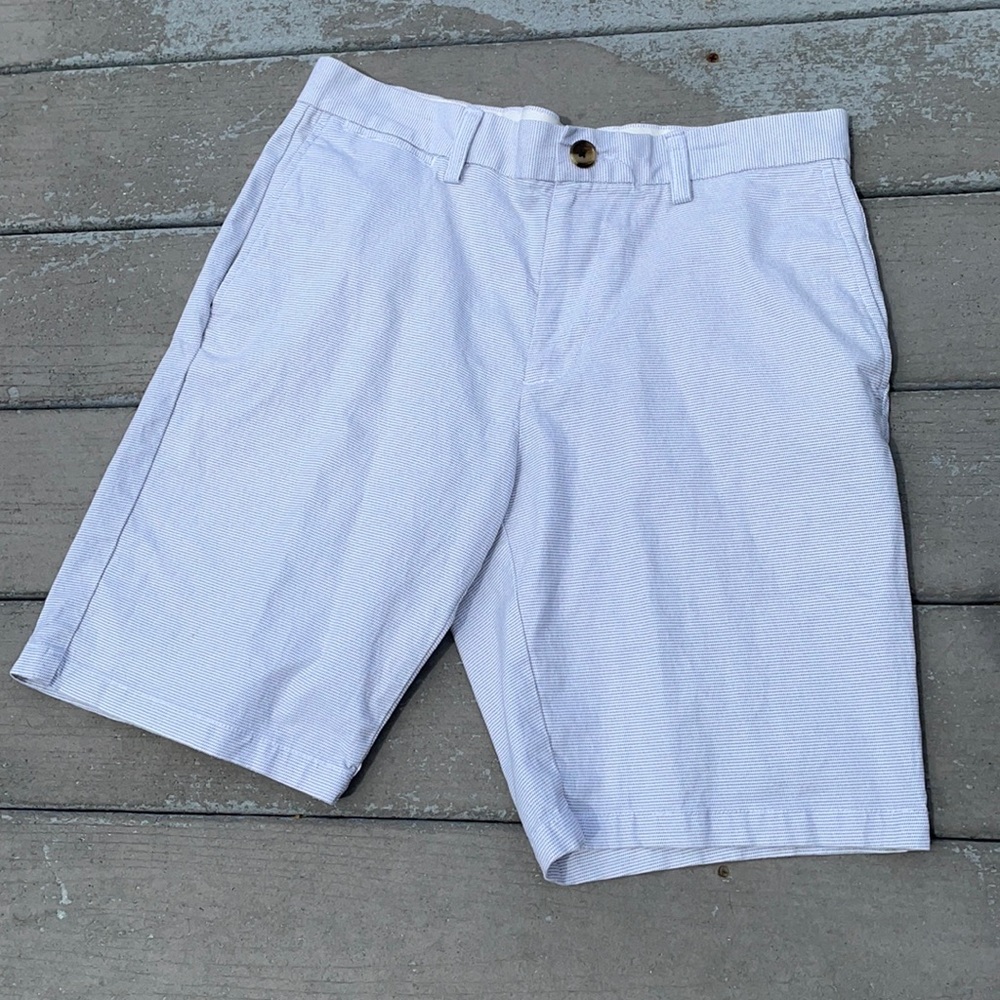 Old Navy Men’s khaki shorts. Excellent condition